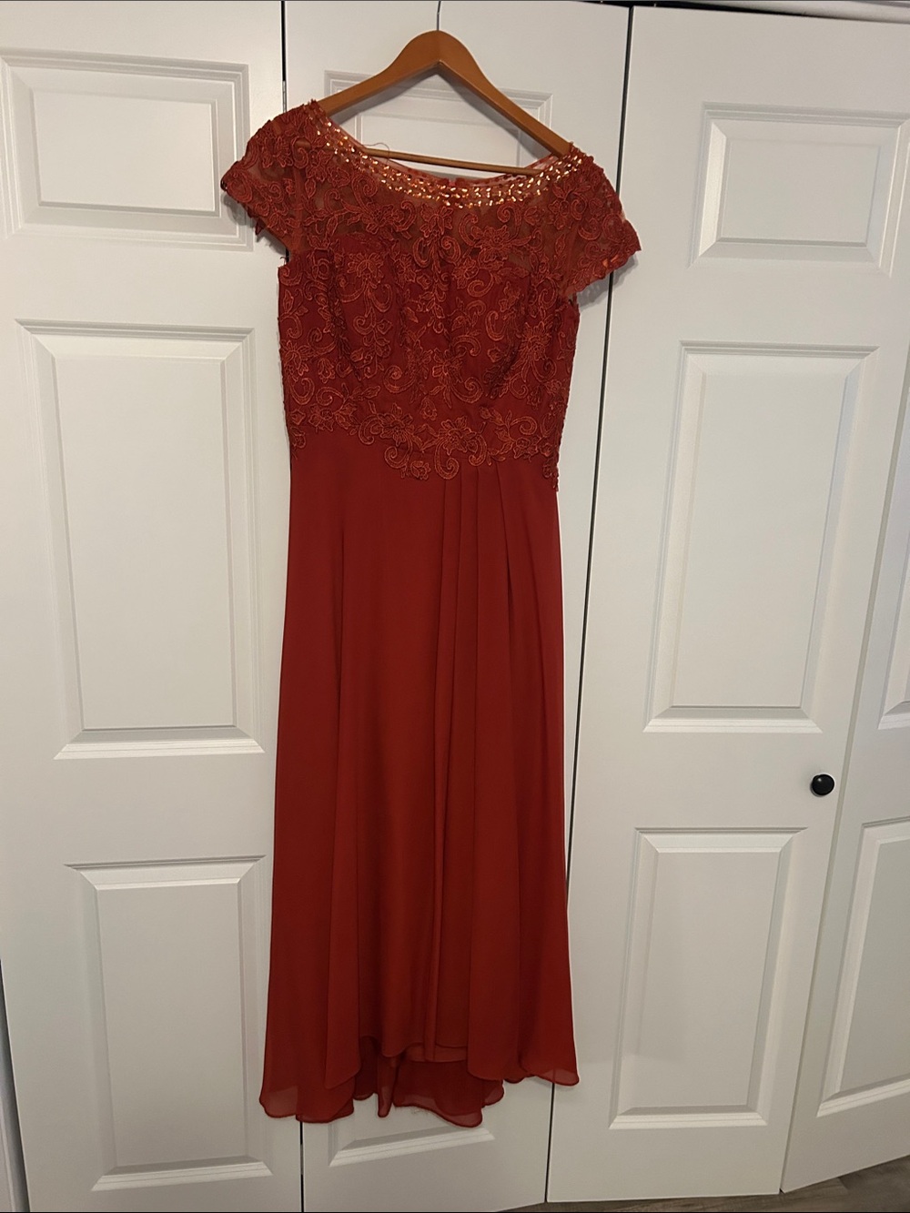 Elegant Off-Shoulder Rust Lace Evening Dress